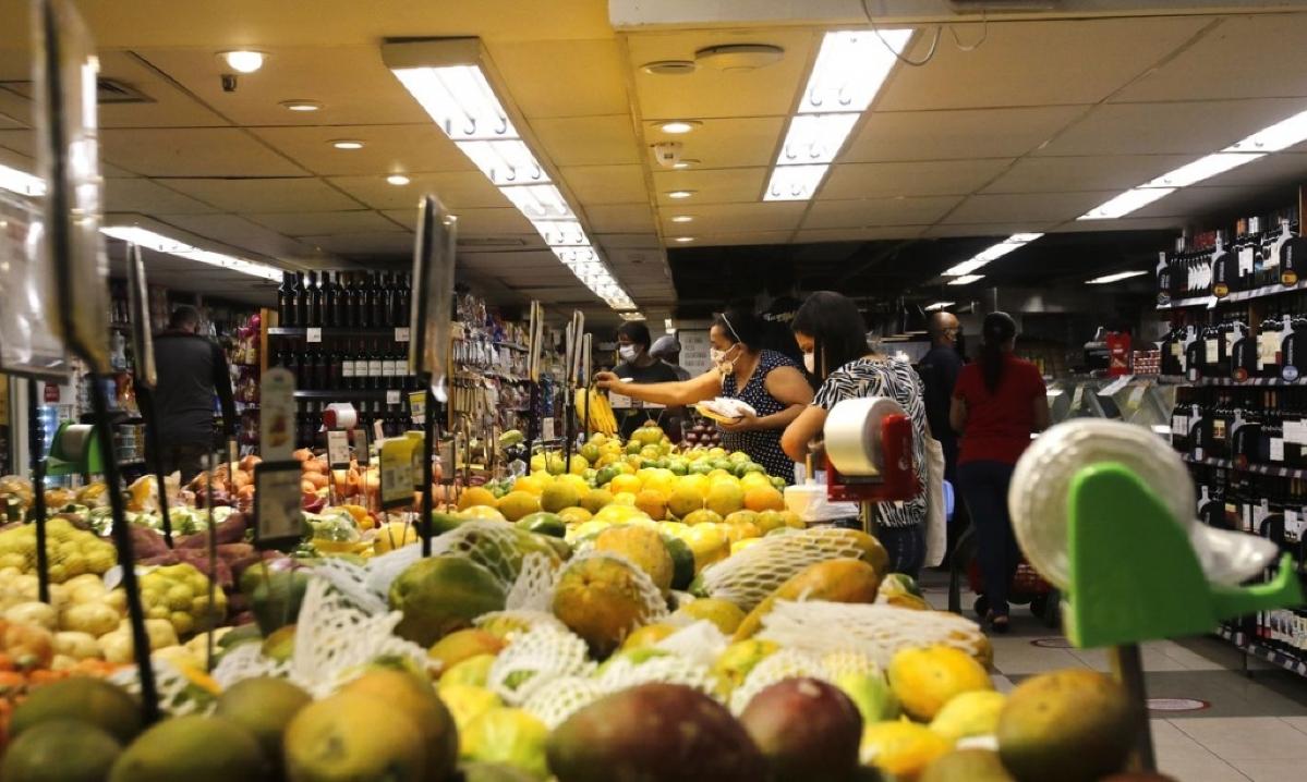Pre&ccedil;o da cesta b&aacute;sica de alimentos sobe em nove cidades