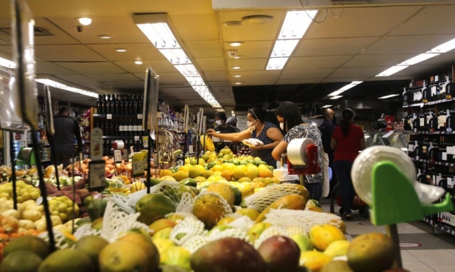 Preço da cesta básica de alimentos sobe em nove cidades