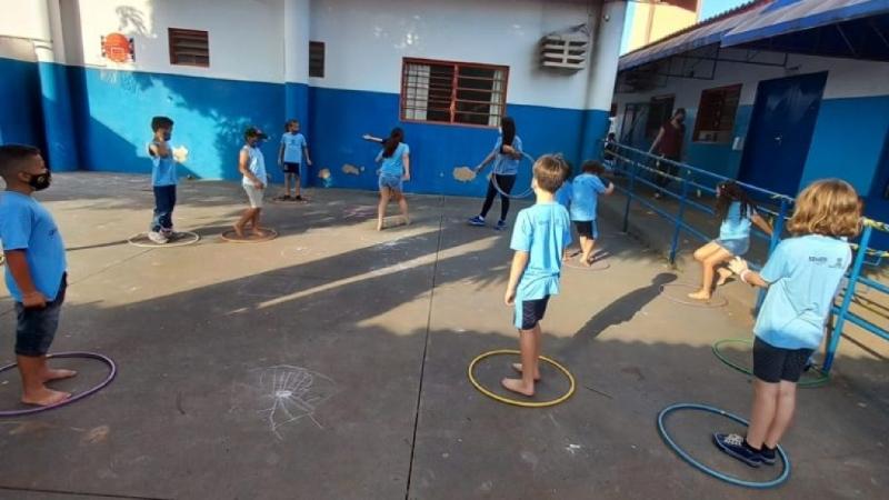 Duas escolas da Reme ganham quadra de esportes em 2022