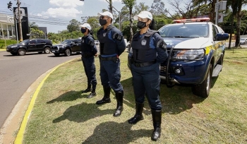Policiais civis e militares s&atilde;o promovidos por atos de bravura 
