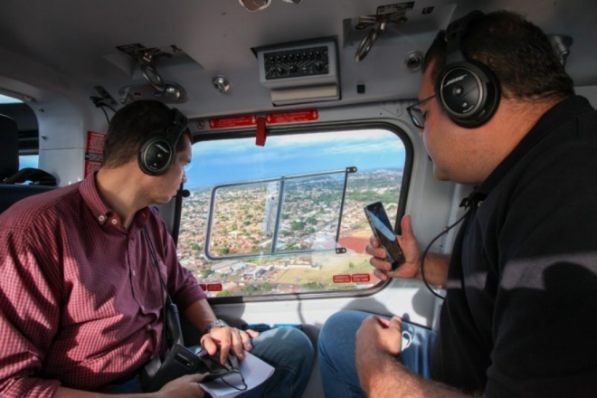 Prefeito sobrevoa cidade e mapear novas obras 