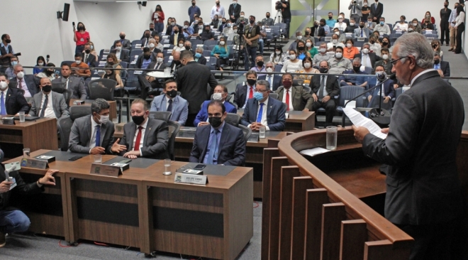 Azambuja destaca retomada vigorosa do Mato Grosso do Sul em discurso na Assembleia