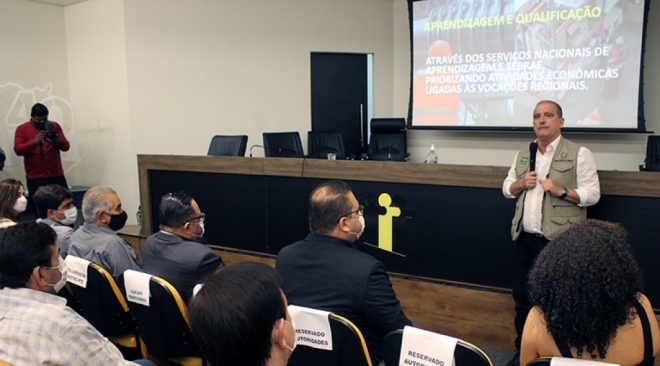 Ministro apresenta programa federal que oferece curso para trabalhadores desempregados