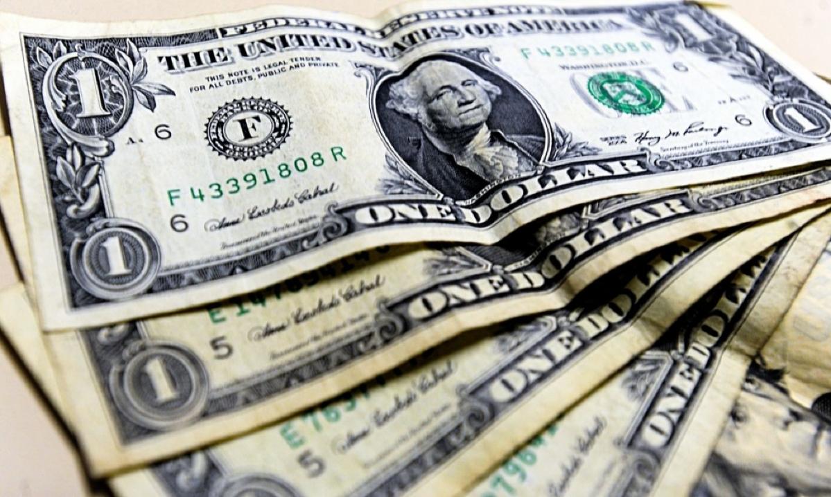Dólar mantém queda e é negociado abaixo de R$ 5,10