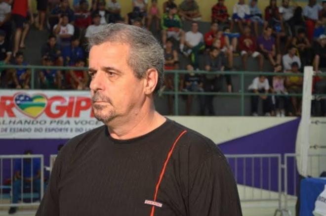 Autoridade do boxe internacional, ministra curso para  novos árbitros 