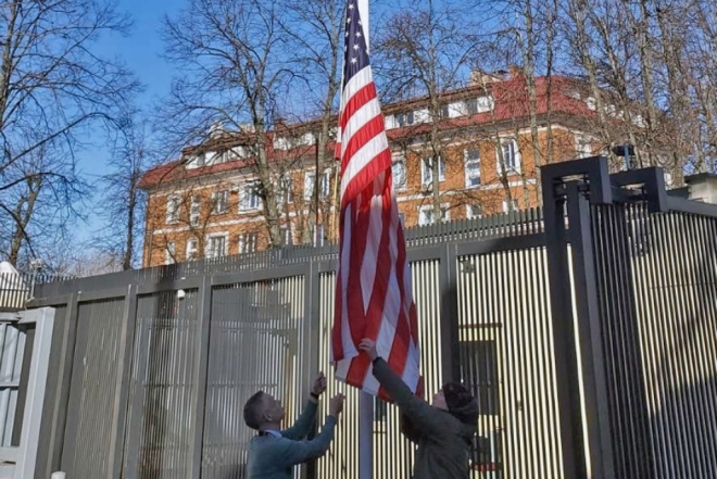 EUA fecham embaixada em Belarus e recomendam deixar a Rússia