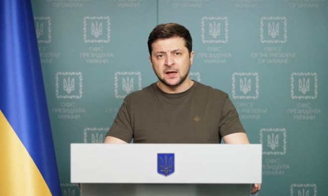 Zelensky apela ao povo russo que combata a guerra