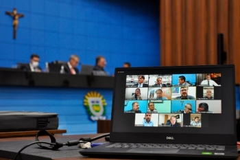 Deputados analisam projetos que proíbem sexualização de crianças e adolescentes 