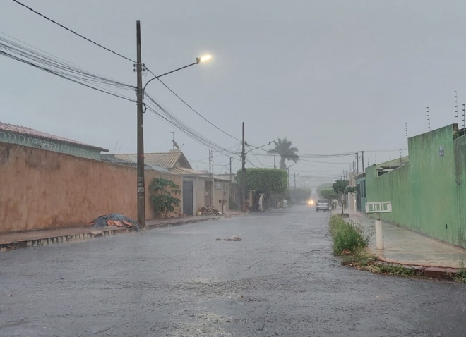 Defesa Civil emite alerta para chuvas intensas e pontuais 