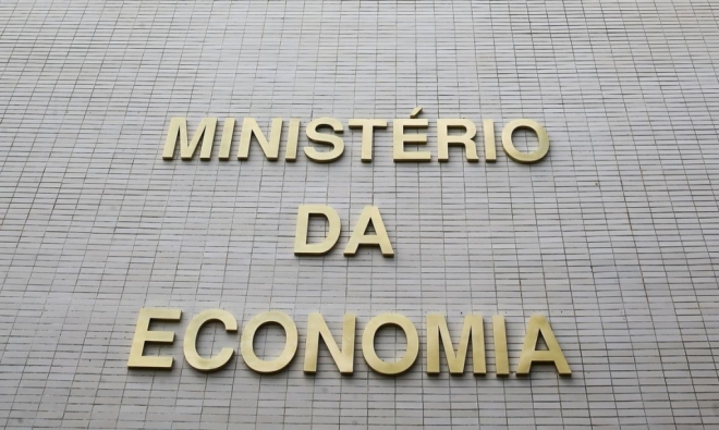 Reajuste para funcionalismo será decidido até junho, diz Tesouro