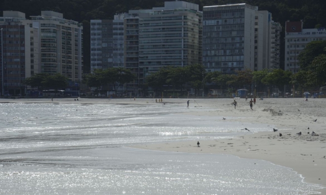 Pesquisa da UFF comprova existência de superbactérias nas praias