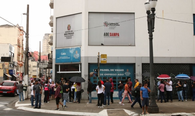 O desafio de conciliar gera&ccedil;&atilde;o de empregos com redu&ccedil;&atilde;o de custos