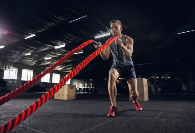 Lesões provocadas no crossfit estão associadas a desajuste entre capacidade e demanda, aponta especialista