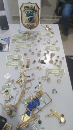 Polícia Civil recupera mais de R$ 250 mil em joias e objetos subtraídos