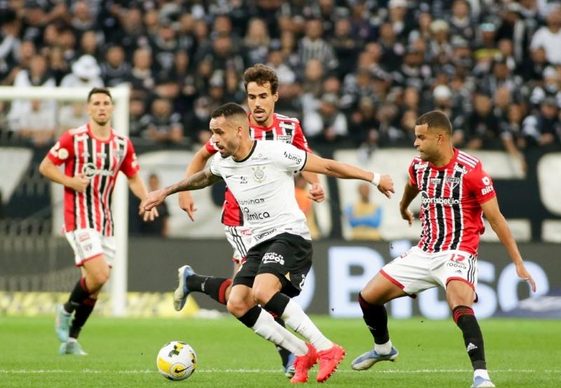 São Paulo sai na frente, Corinthians busca empate e lidera o