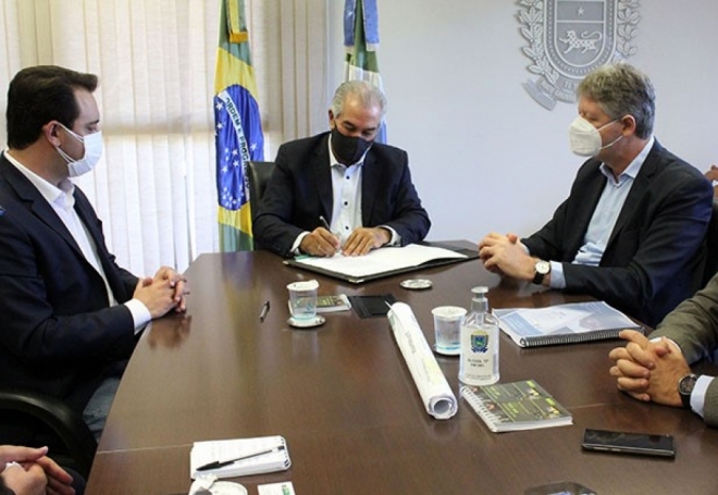 Governo de MS e PR assinam convênio sobre construção de ponte entre Estados