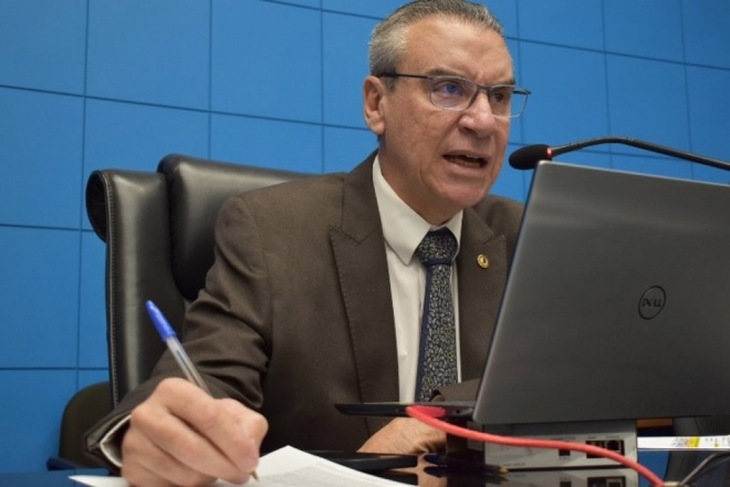 Deputados votam seis projetos nesta quarta