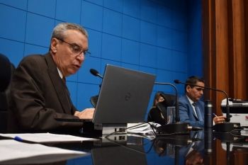 Emenda que altera o teto de gastos &eacute; publicada pela Assembleia