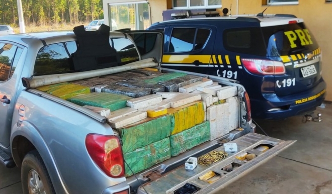 Polícia apreende 1,2 toneladas de maconha, munição de fuzil e recupera caminhonete 