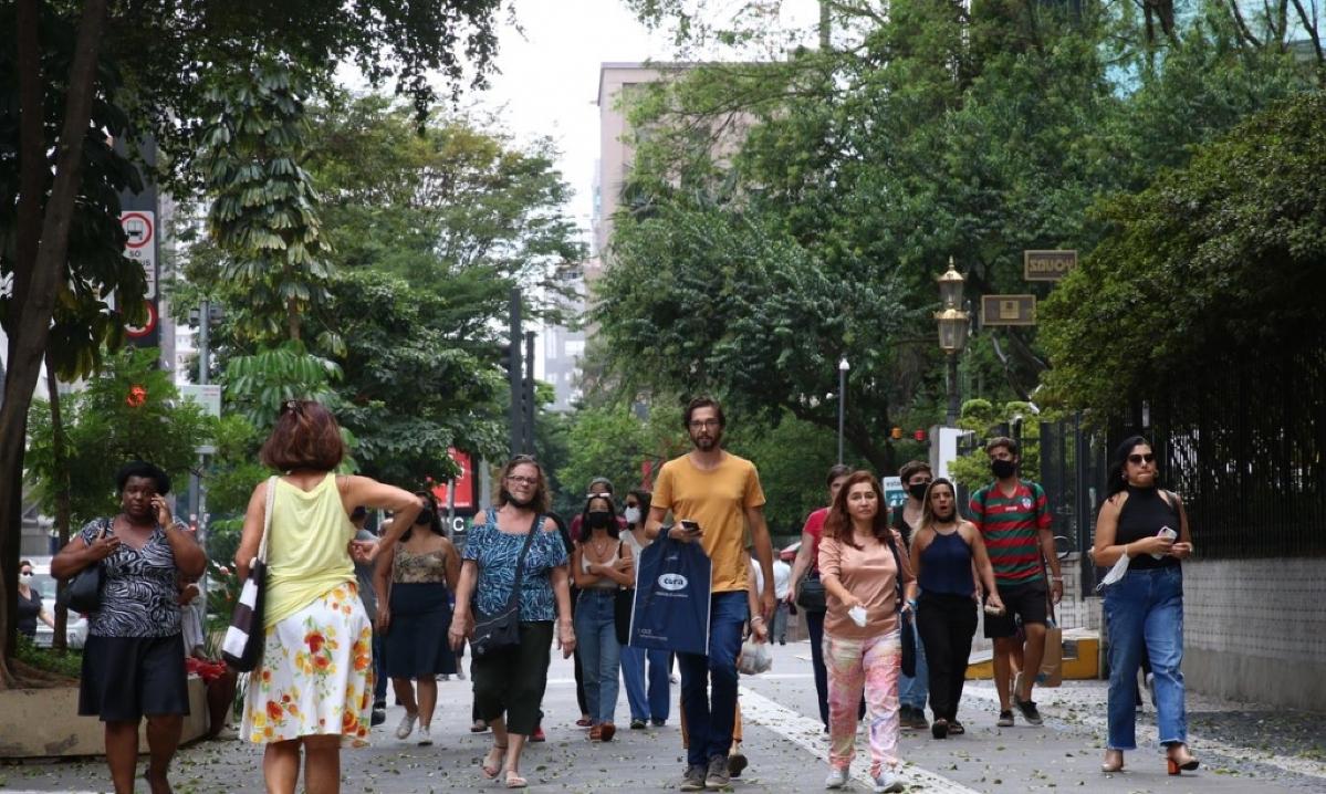 FGV: Quase 30% da população recebia menos de R$ 500 por mês em 2021
