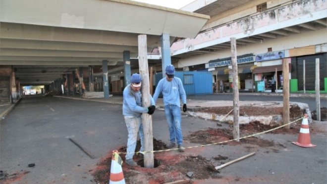 Com tapumes colocados, demolição na antiga rodoviária começa na próxima semana