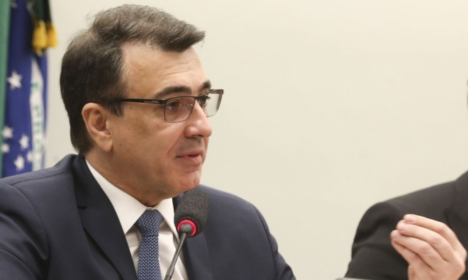 Chanceler brasileiro negocia compra de diesel com Rússia