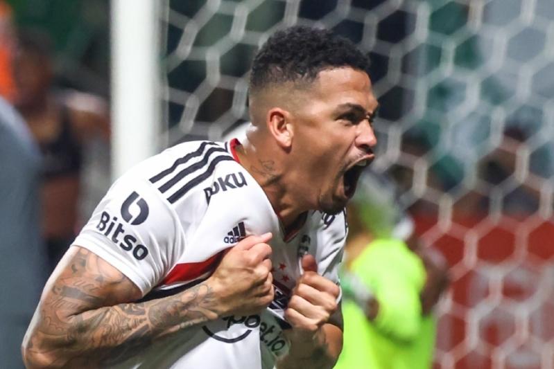 Palmeiras reverte vantagem do São Paulo, faz 4 a 0 e é campeão