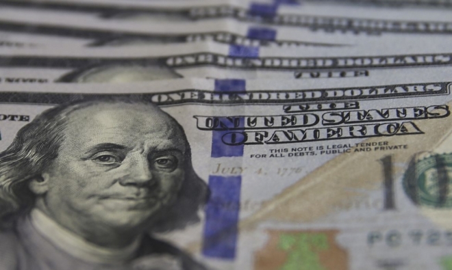 Dólar tem maior queda diária em 16 meses e cai para R$ 5,37