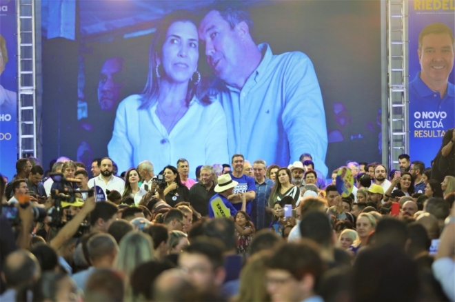 Ao lado de Tereza Cristina, Riedel realiza evento em Campo Grande
