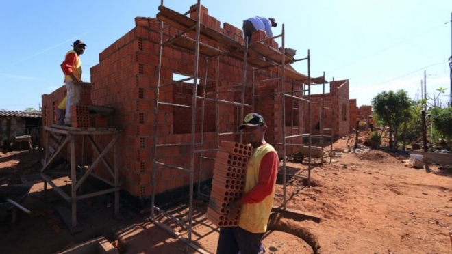 Construção das casas para pessoas do Cidade de Deus mobiliza 40 trabalhadores