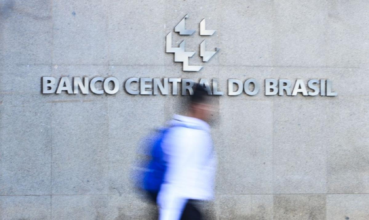 Estímulos fiscais temporários pressionam inflação, diz Banco Central