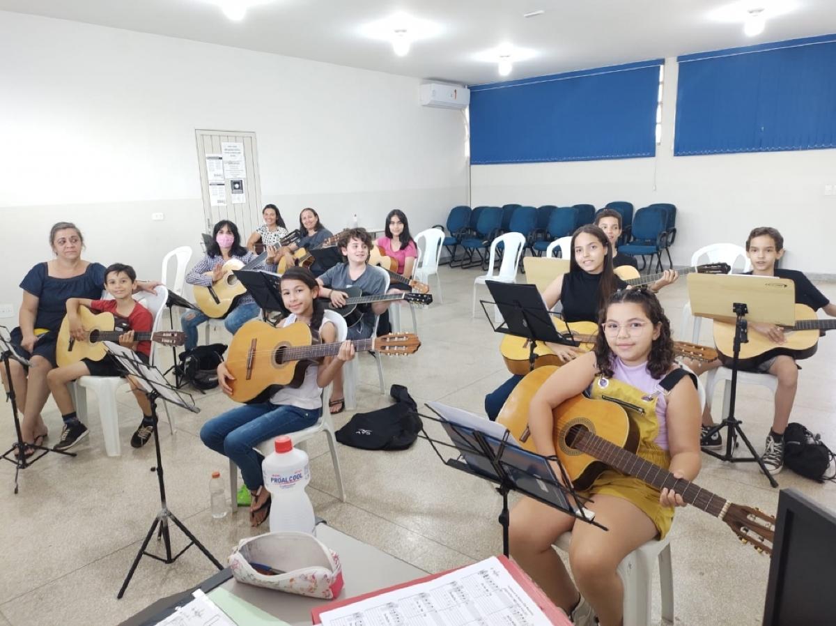 Diretoria de Cultura oferece vagas para aulas de ukulele e violão