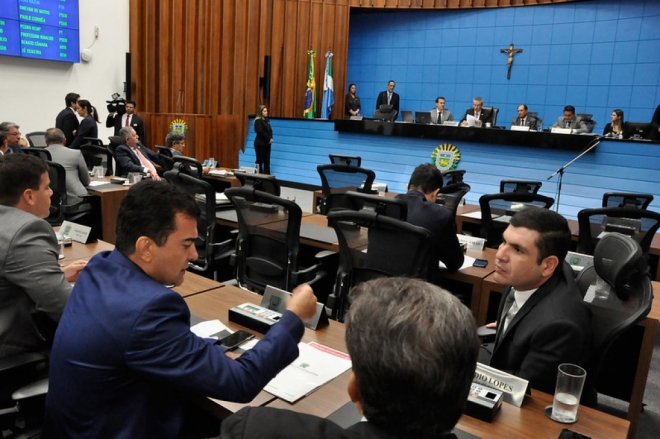 Deputados aprovam projeto do governo de distribuição de ICMS à Educação