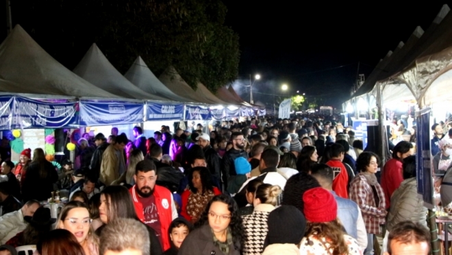 Mais de 80 mil pessoas prestigiaram a 32ª Festa do Folclore e instituições arrecadaram R$ 366 mil em vendas