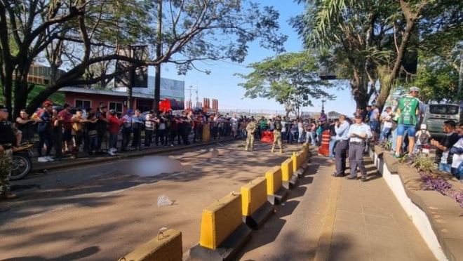 Motociclista morre decapitado na Ponte da Amizade