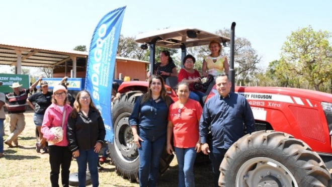 Assentamentos recebem maquinário agrícola para fortalecer agricultura familiar