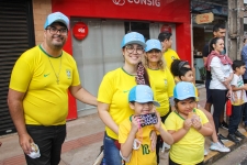 Com saudade ap&oacute;s dois anos sem, campo-grandenses curtem desfile da independ&ecirc;ncia
