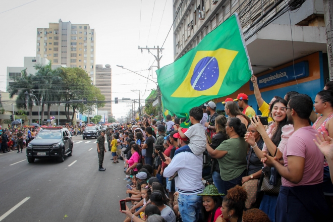 Com saudade ap&oacute;s dois anos sem, campo-grandenses curtem desfile da independ&ecirc;ncia