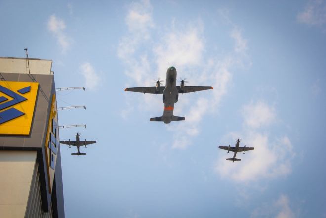 Ap&oacute;s dois anos, militares realizam desfile de 7 de setembro com direito a avi&otilde;es