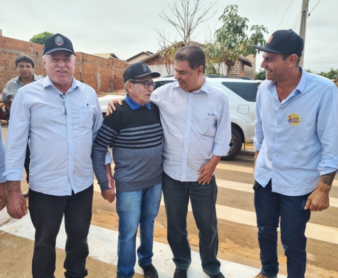 Senador Nelsinho Trad faz parte da entrega de asfalto para Deodápolis