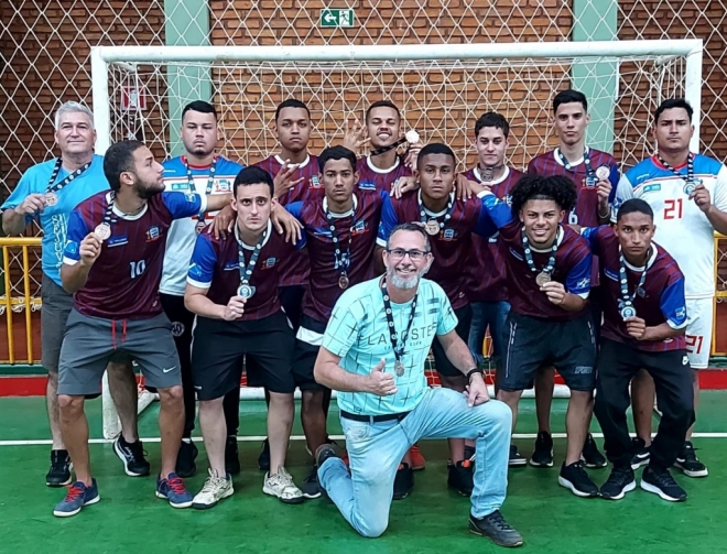 Time SEJUVEL conquista terceiro lugar no Campeonato Estadual de Futsal em Itaporã