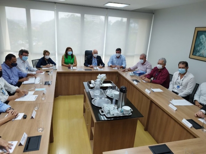 Em reunião na Santa Casa, Riedel diz que vai lutar por mais recursos na saúde
