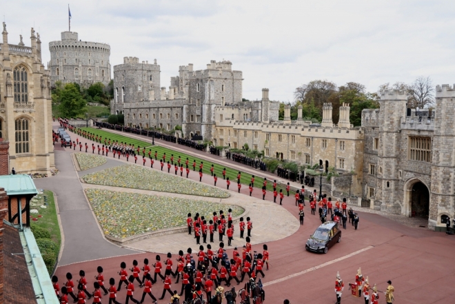 Sepultamento da Rainha Elizabeth II encerra funeral de Estado