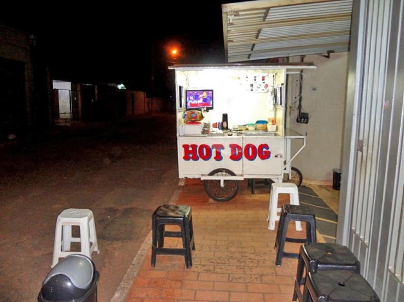 Inspirado em lanche do Sul, cachorro-quente tem 23 cm e 14 recheios - Sabor  - Campo Grande News