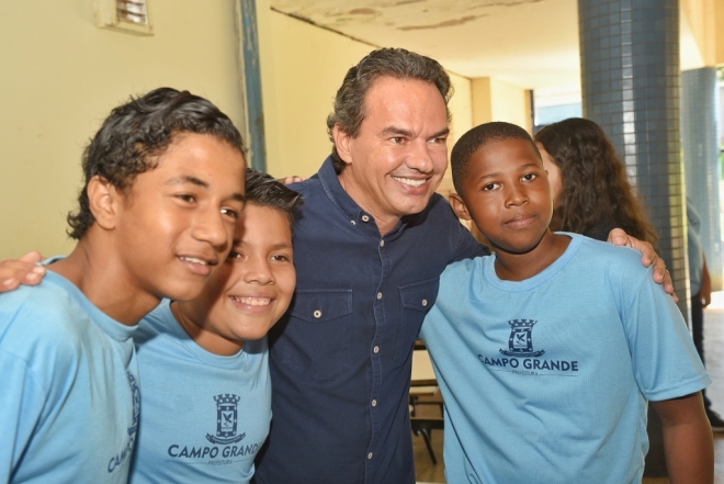 Marquinhos promete programa de valorização dos profissionais da educação