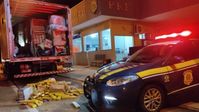 PRF encontra 2 toneladas de maconha em caminhão de mudança