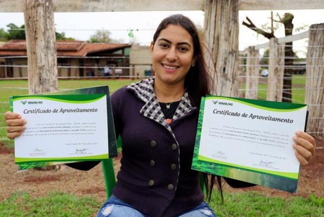 Após cursos do Senar, operadora de máquinas é contratada com salário três vez maior