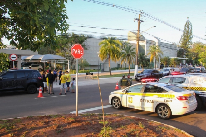 Recomendação da polícia é acompanhar de casa 