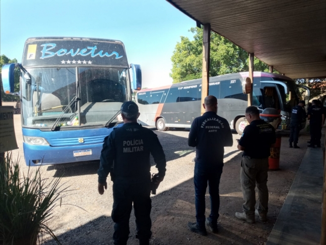 Agências se unem em ação contra o transporte clandestino