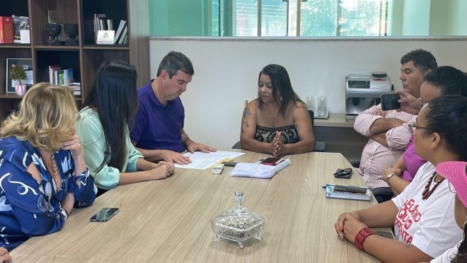 Na Fetems, Riedel reforça promessa de equiparar salários de professores concursados e convocados